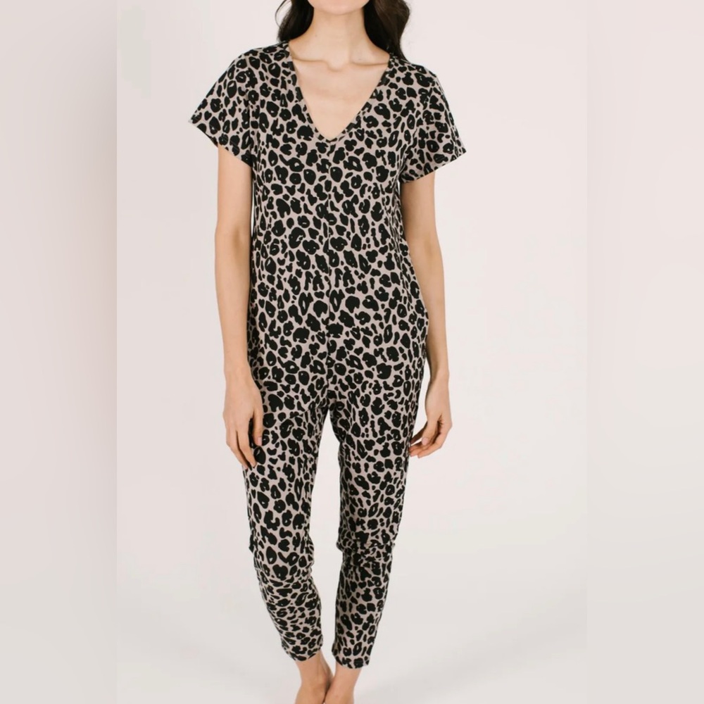 Size xl Smash and Tess Sunday Lexi romper in excellent condition.